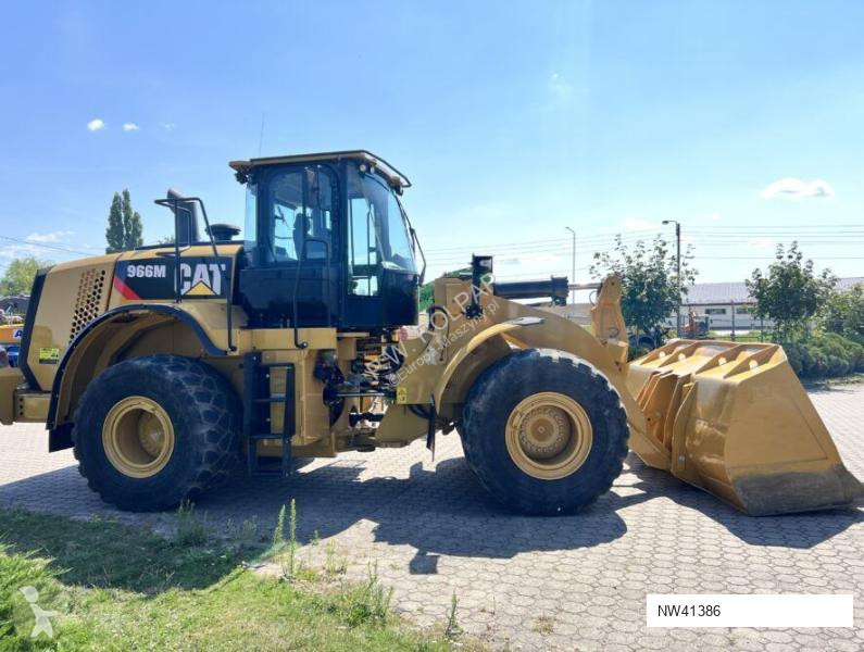 Pá carregadora Caterpillar CAT 966M