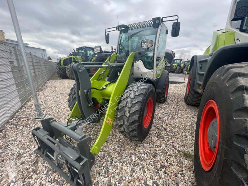 Shovel Claas  Torion 535