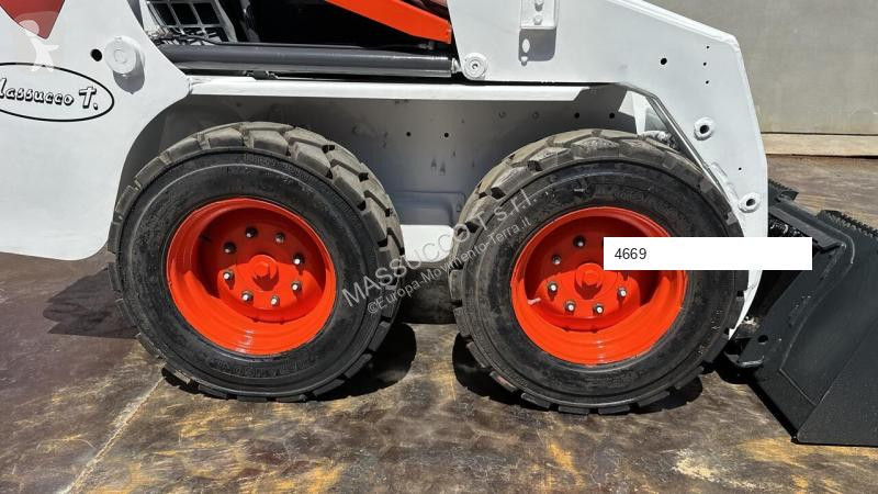 Shovel Bobcat