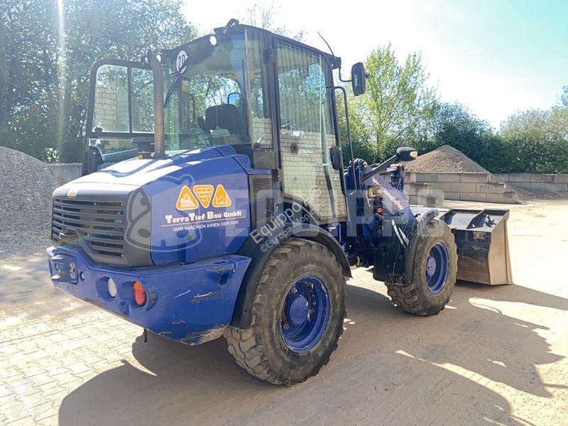 Pala cargadora Caterpillar 908M with...