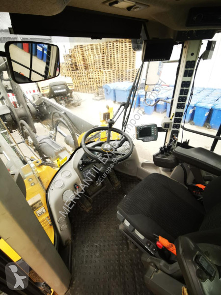 Nakladač Volvo L150H
