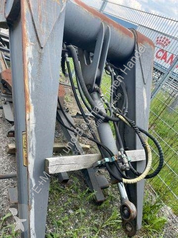 Nakladač Volvo ARM FÜR L180 MIT ZYLINDER