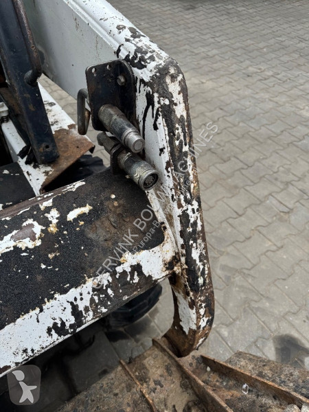 Shovel Bobcat 553