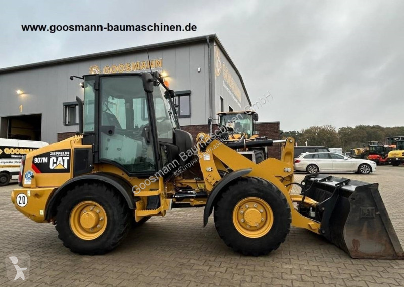Nakladač Caterpillar 907 M