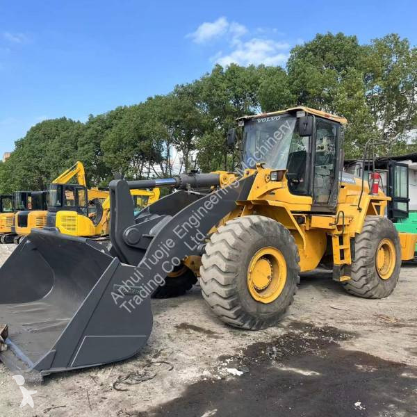 Nakladač Volvo L105