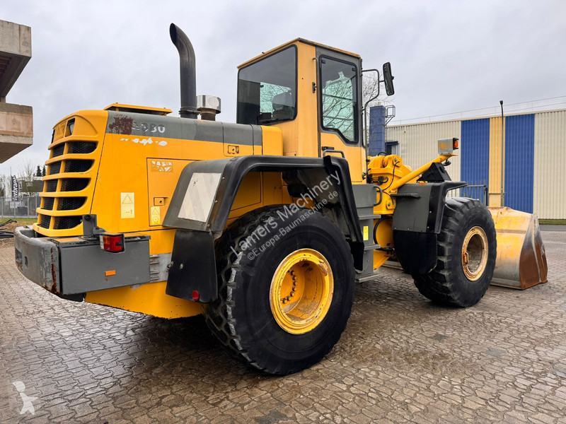 Nakladač Komatsu 3