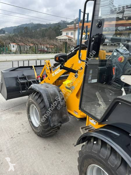 Фронтальный погрузчик Kubota H220 0.5m3