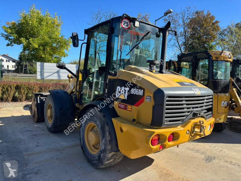 Nakladač Caterpillar 906M
