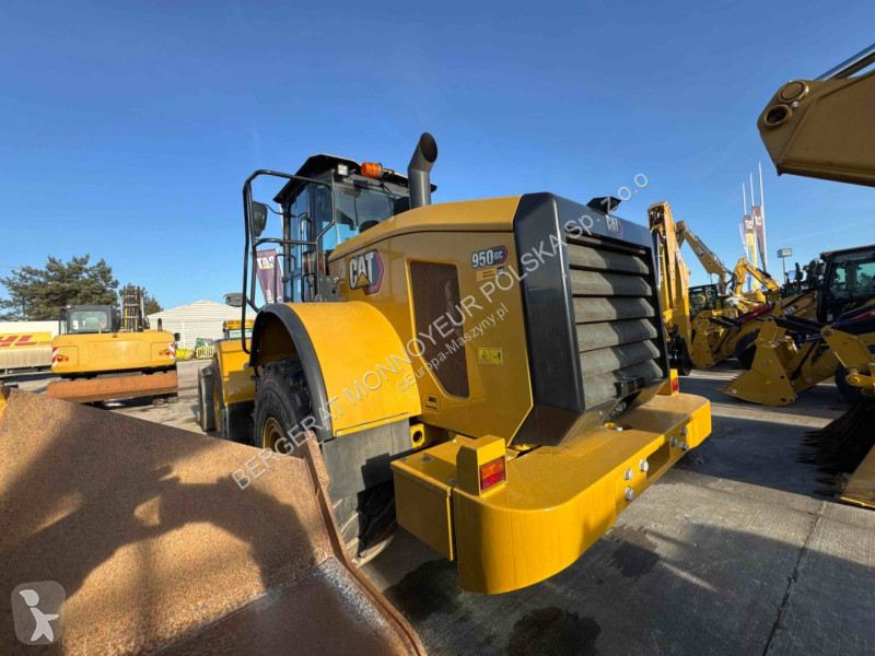 Nakladač Caterpillar GC