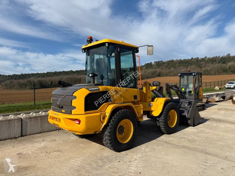 Nakladač Volvo L30H