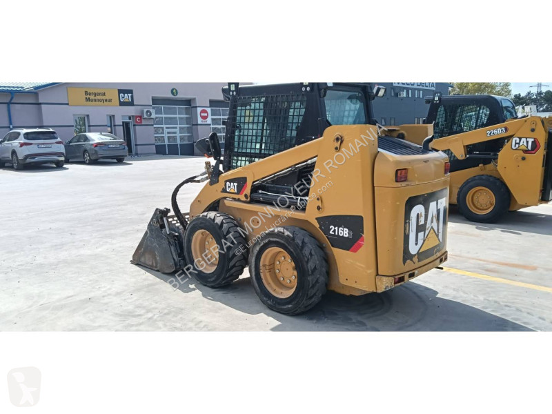 Nakladač Caterpillar 216B3