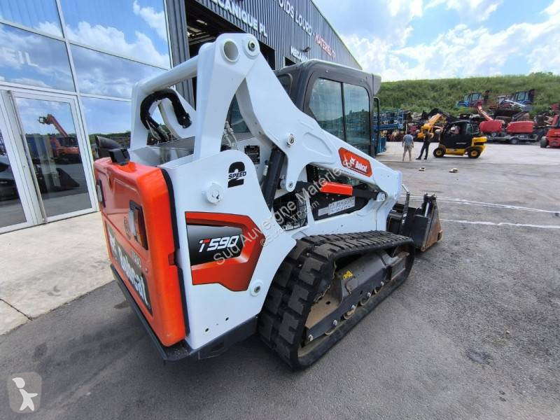 مُحمّلة Bobcat T590 Fourches et Godet inclus