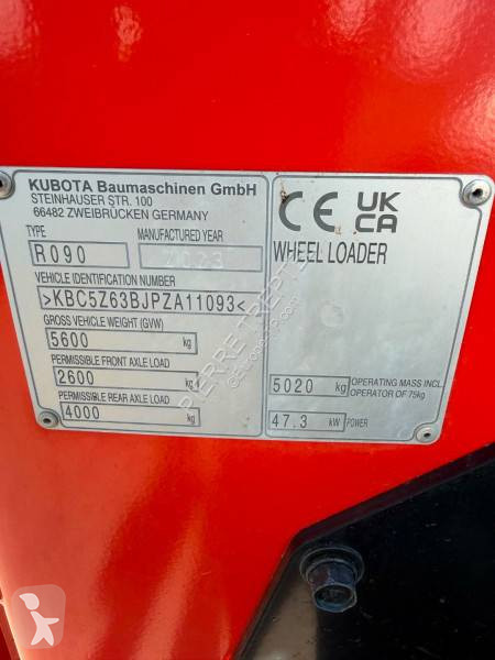 Nakladač Kubota R090