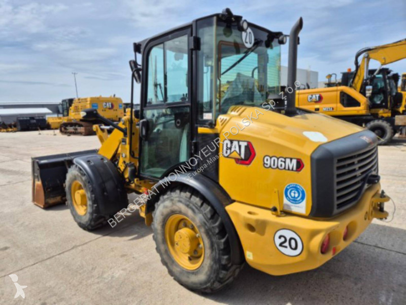 Nakladač Caterpillar 906M