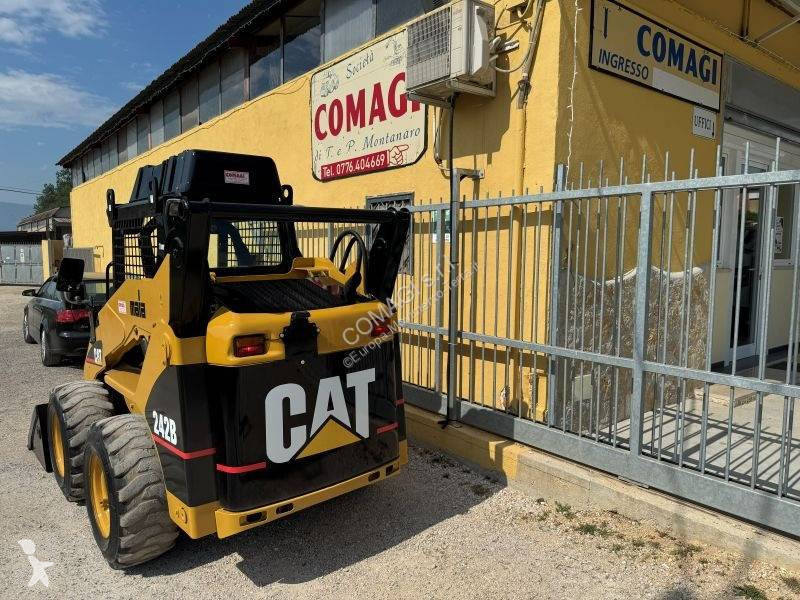 مُحمّلة Caterpillar 242B