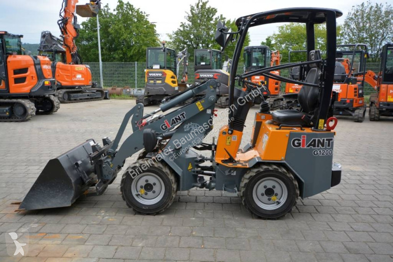 Nakladač Giant G 1200