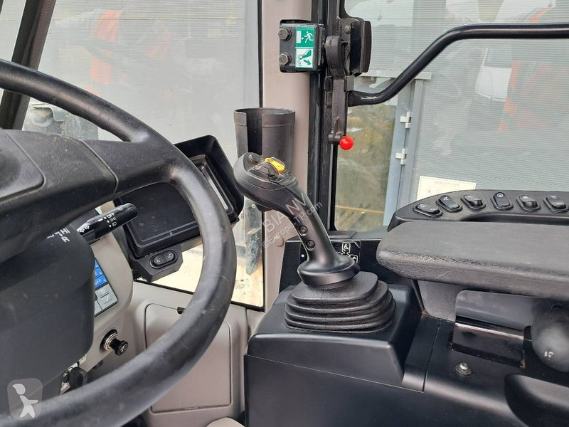 مُحمّلة Komatsu 8