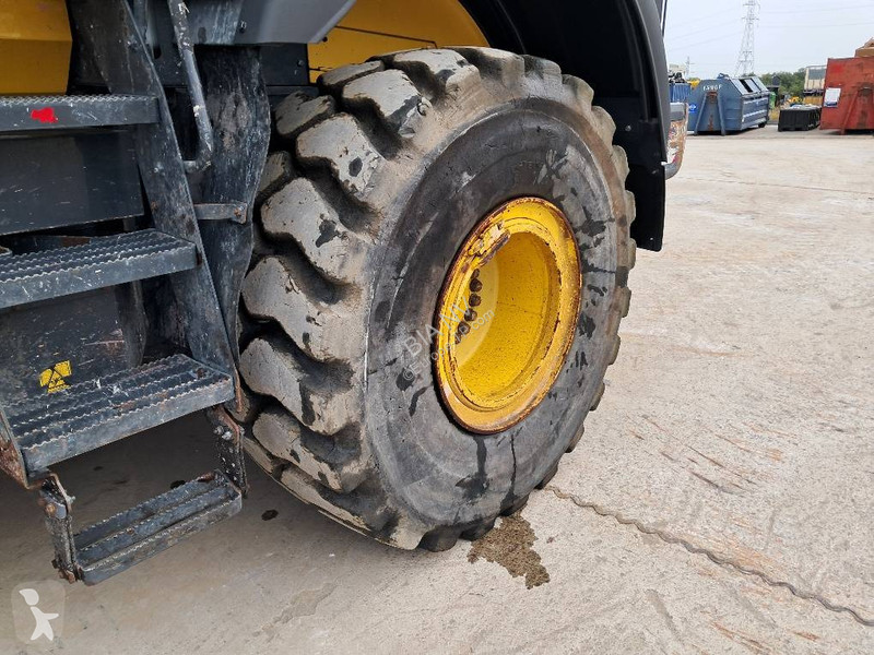 مُحمّلة Komatsu 8 High Lift