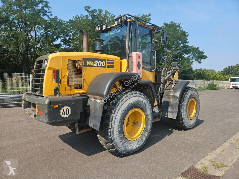 مُحمّلة Komatsu WA 200-7 Radlader