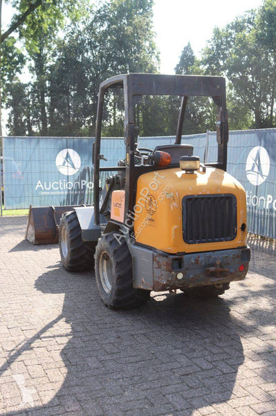 Nakladač Giant V452T