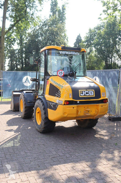 Nakladač JCB T4