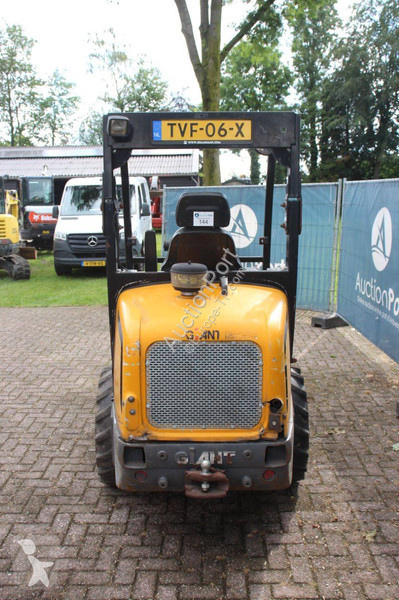 Nakladač Giant V452T