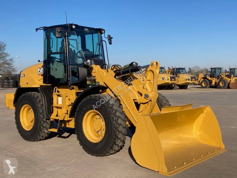 Nakladač Caterpillar 910