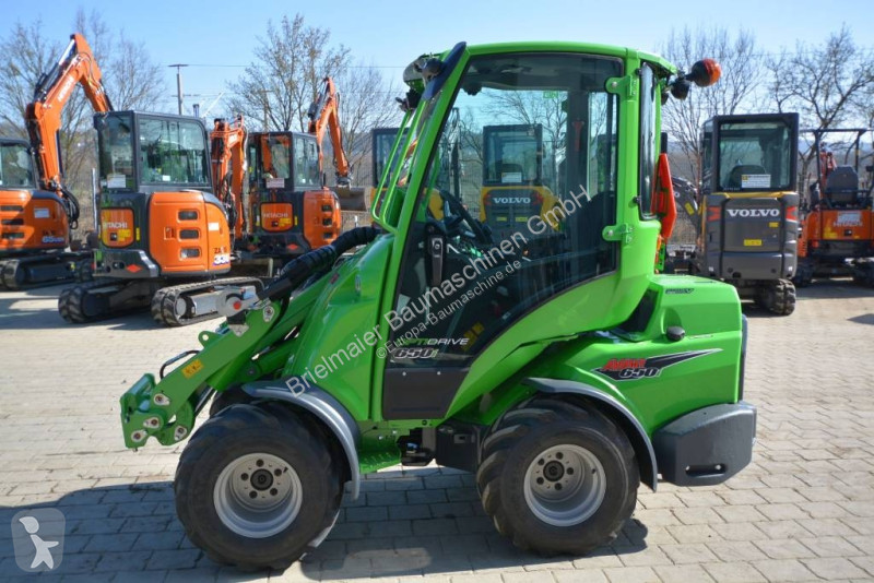 Nakladač  650 i