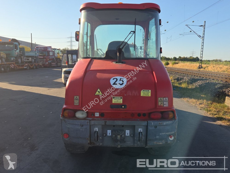 Nakladač JCB 407