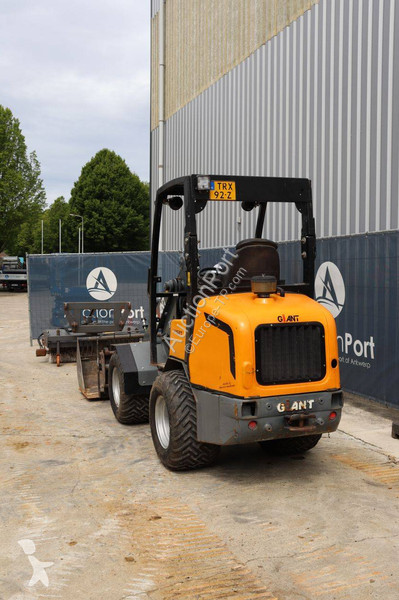 Chargeuse Giant V452T