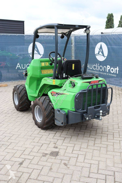 Pala cargadora Avant tecno ME527