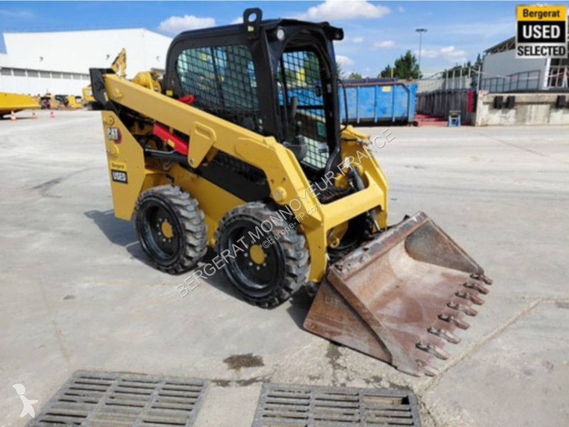 Товарач Caterpillar 232D3