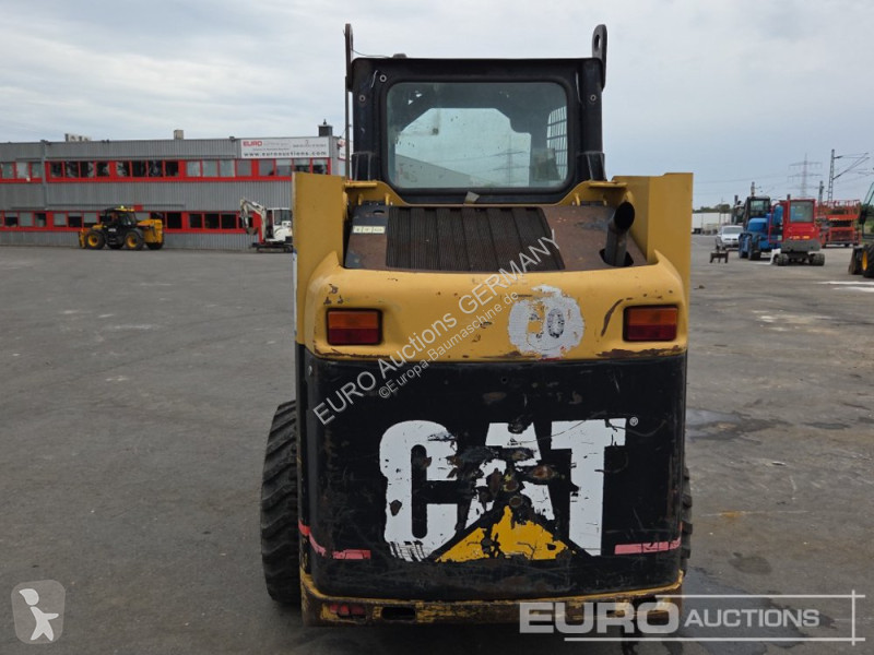 Товарач Caterpillar 216