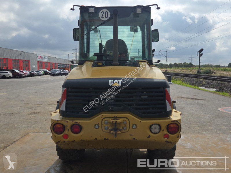 Навантажувач Caterpillar 908M