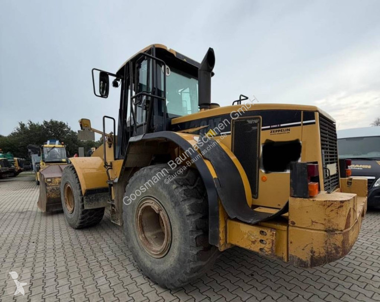 Навантажувач Caterpillar