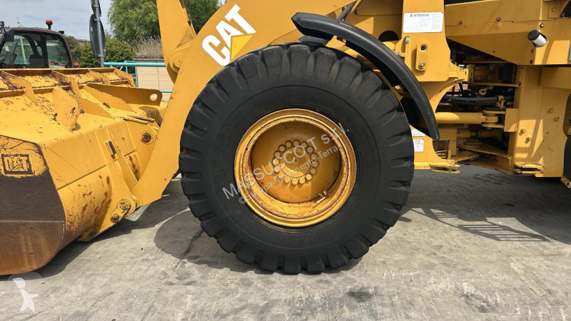 Навантажувач Caterpillar