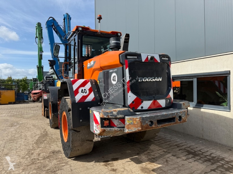Lastare Doosan DL 280-7 - DL 280 - Solid tyres...