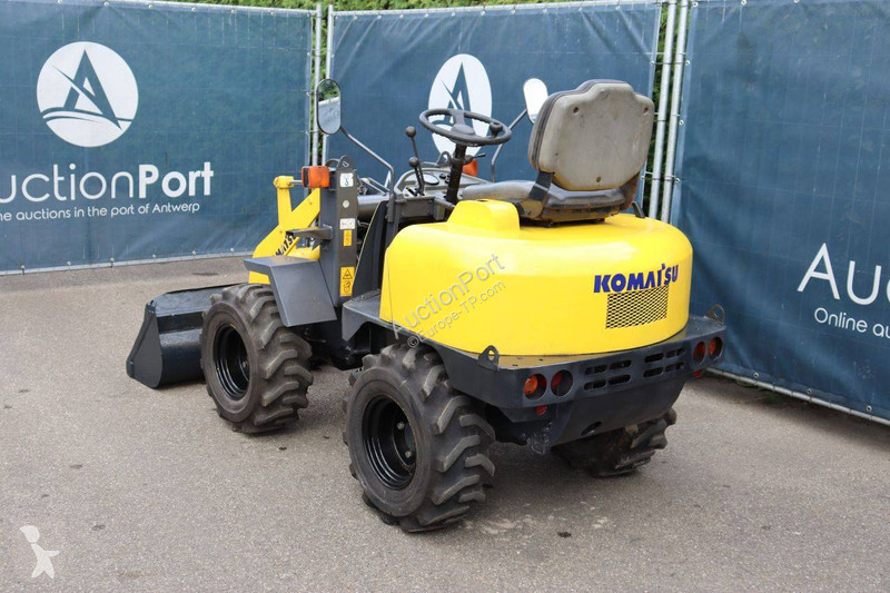 Lastare Komatsu W10-6