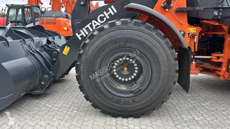 Chargeuse Hitachi 7