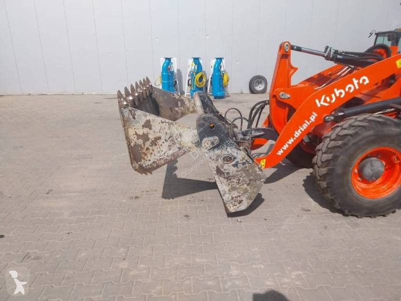 Shovel Kubota R082