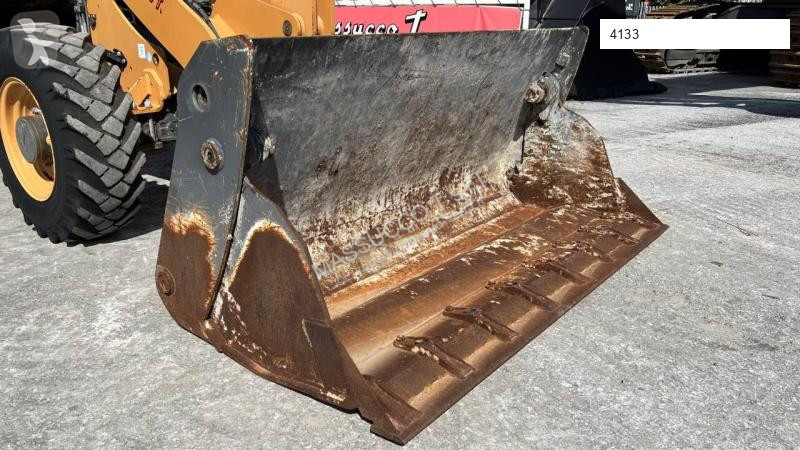 Shovel Case 221F 4x4