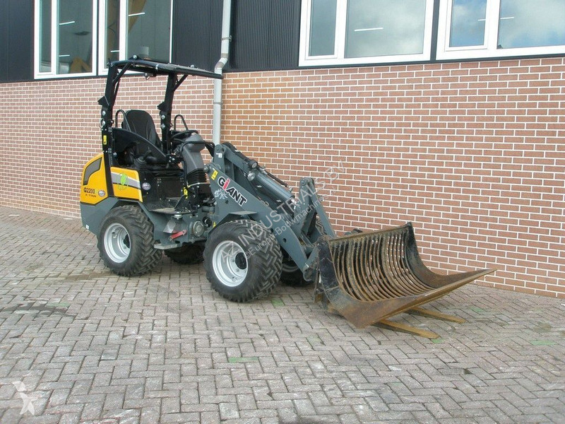 Shovel Giant G2200E