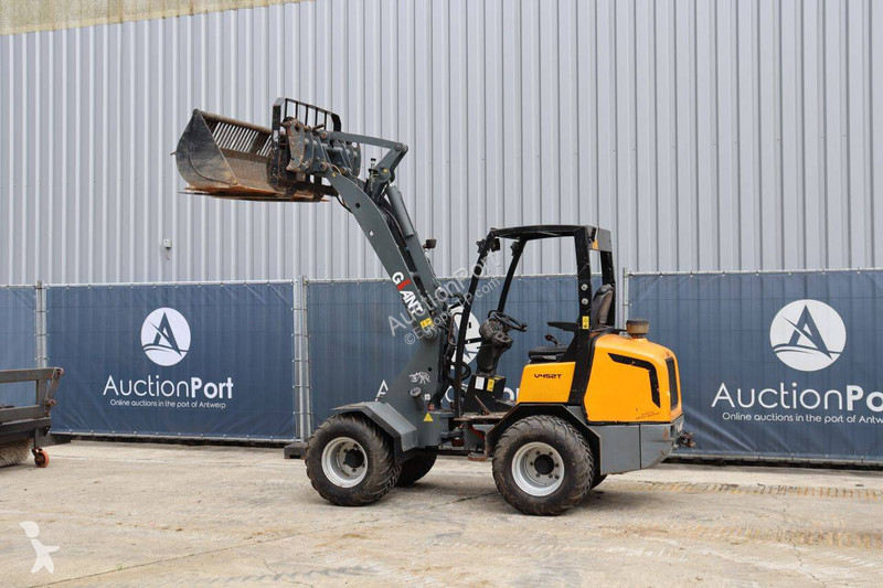Chargeuse Giant V452T