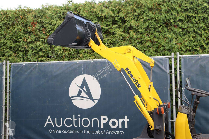 Lastare Komatsu W10-6
