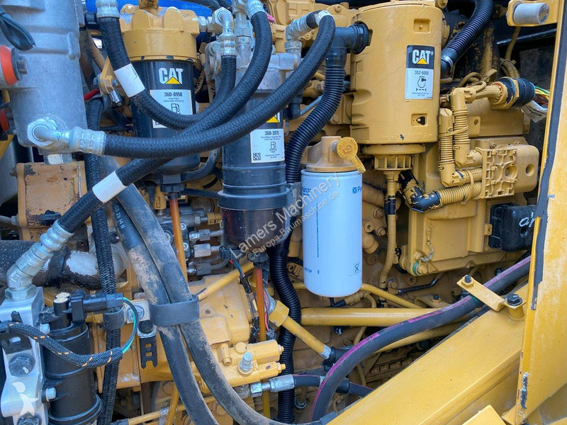 Shovel Caterpillar NVT