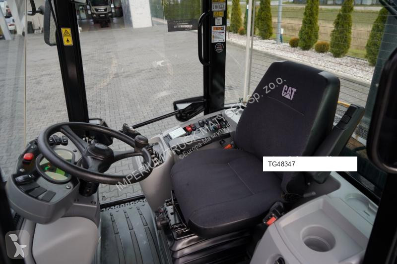 Nakladač Caterpillar 906M