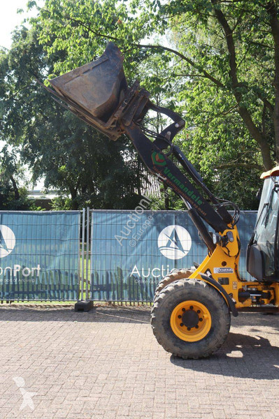 Nakladač JCB T4