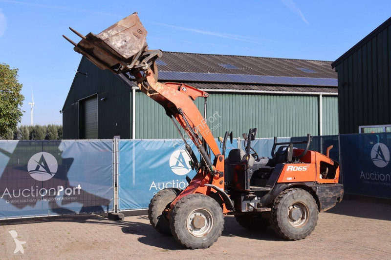 مُحمّلة Kubota R065