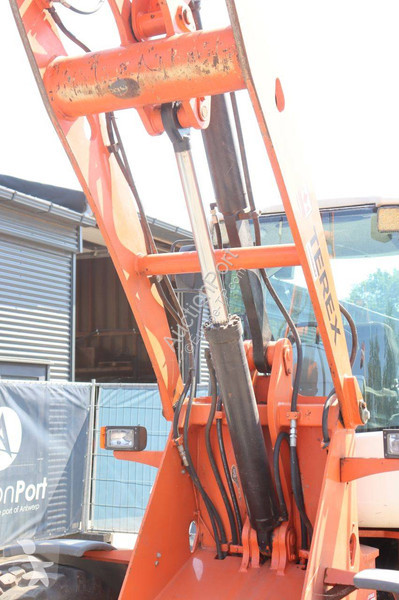 Nakladač Terex