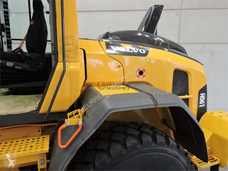 مُحمّلة Volvo New Bucket + Tyres